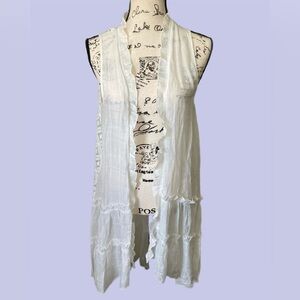 Shyanne Woman’s white duster, ruffles on front-lace on back, size large